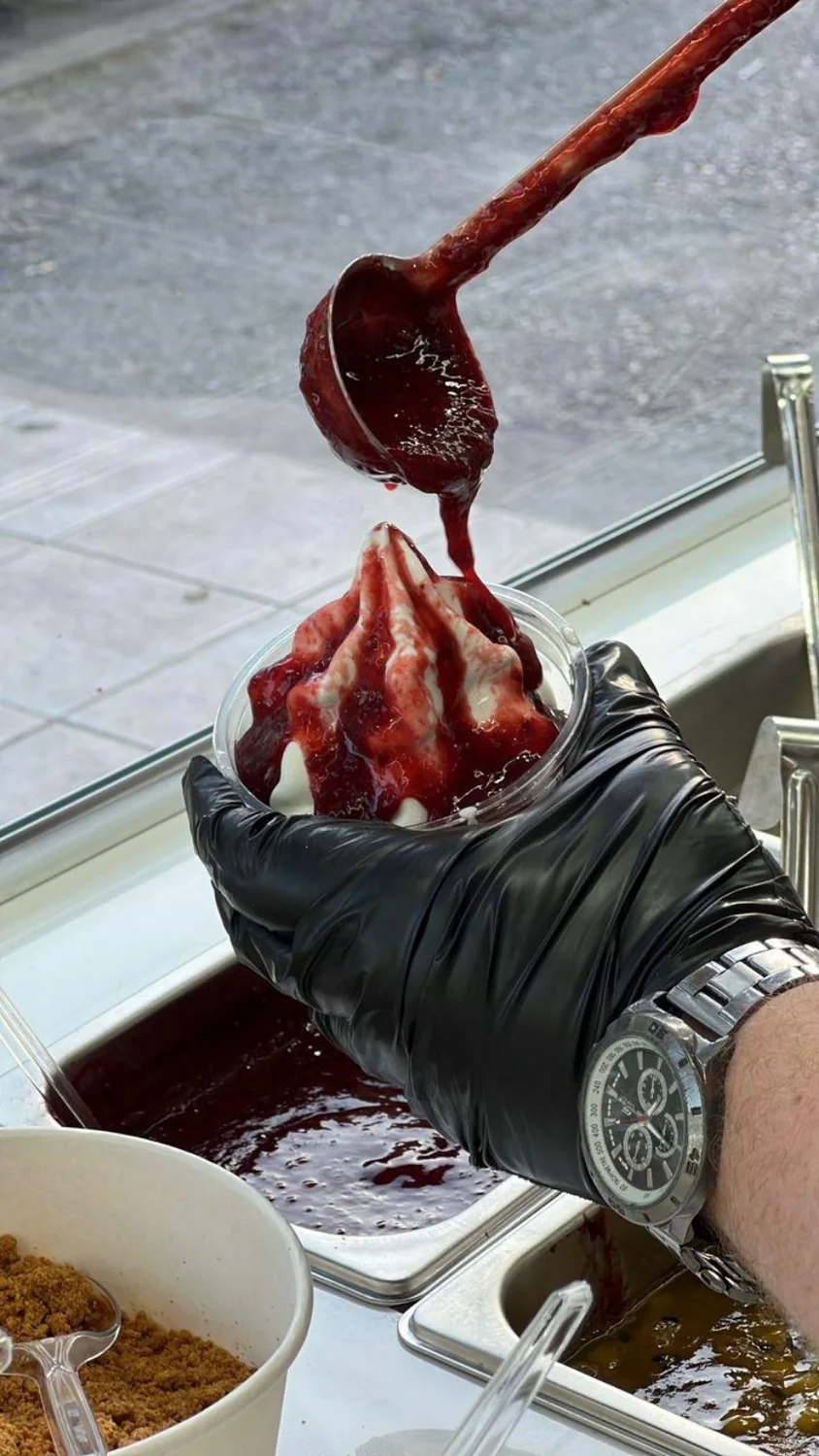 Dessert Rewayah et coulis rouge